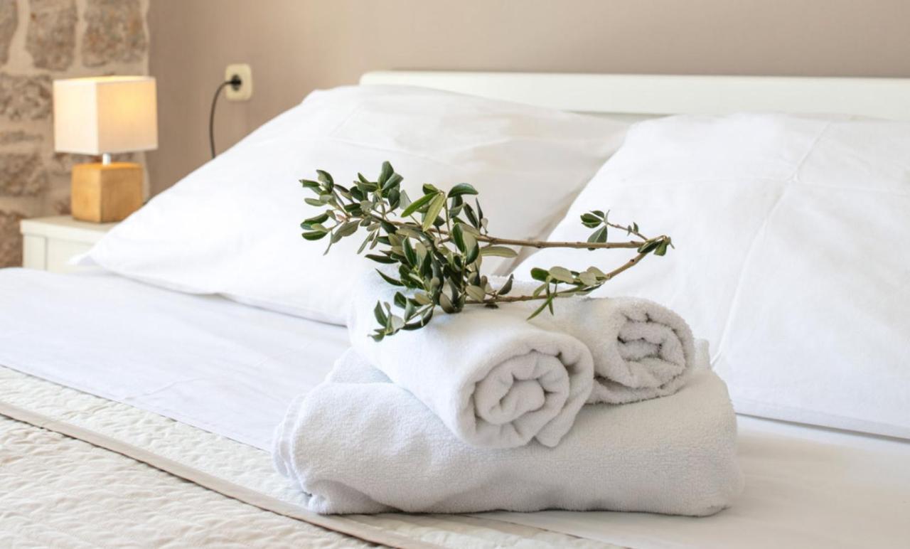 Olife Guesthouse Milna  Bagian luar foto