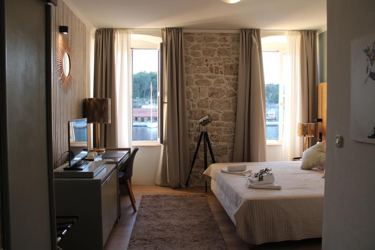 Olife Guesthouse Milna  Bagian luar foto