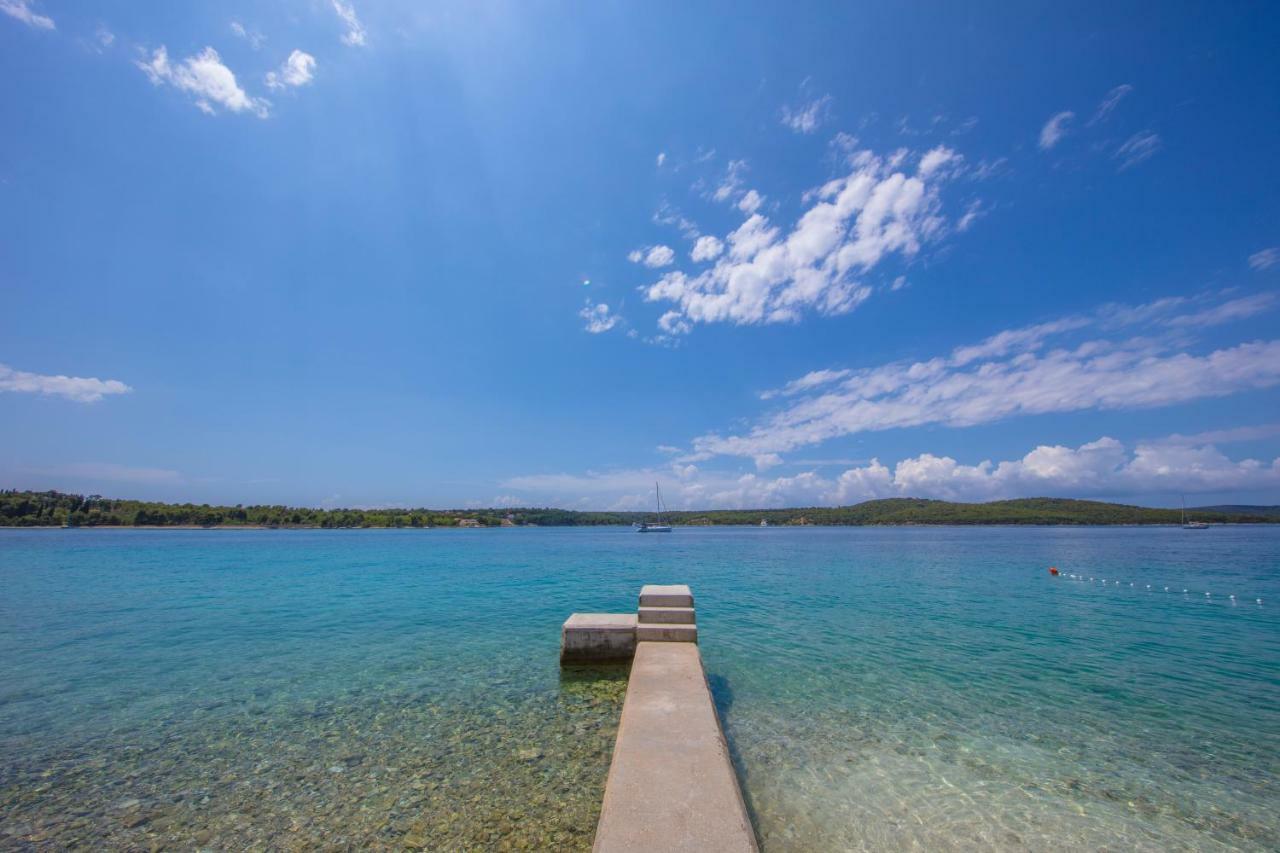 Olife Guesthouse Milna  Bagian luar foto