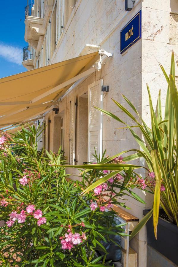 Olife Guesthouse Milna  Bagian luar foto