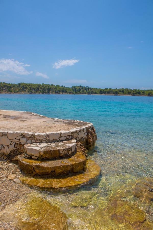 Olife Guesthouse Milna  Bagian luar foto