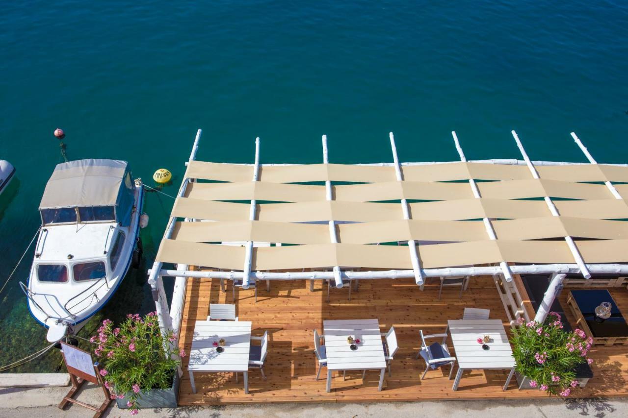 Olife Guesthouse Milna  Bagian luar foto