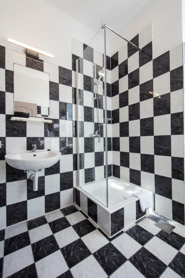 Olife Guesthouse Milna  Bagian luar foto