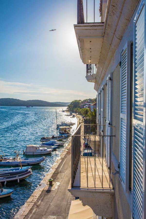 Olife Guesthouse Milna  Bagian luar foto