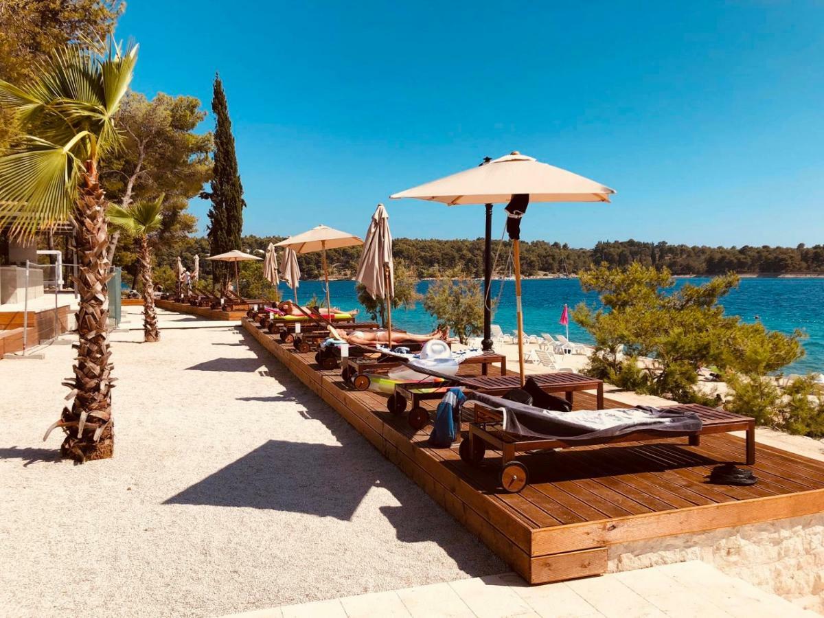 Olife Guesthouse Milna  Bagian luar foto